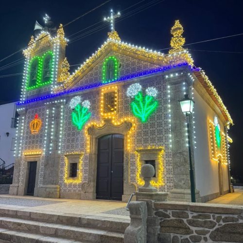 Creixomil em Barcelos inaugura iluminação para a festa.